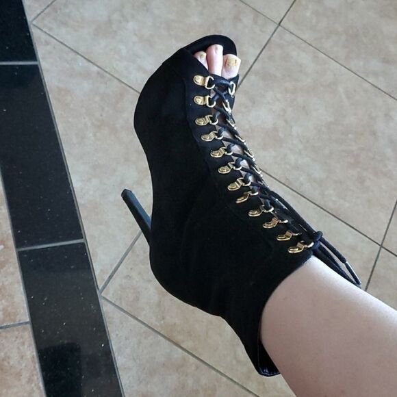 Black open toe suede booties zip up. Size 7 - Picture 7 of 8